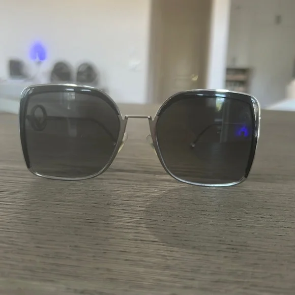 Fendi | Accessories | Fendi Oversized Metal Sunglasses Like  display picture 2